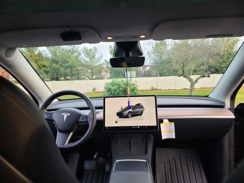 Used 2023 Tesla Model Y Long Range image 18