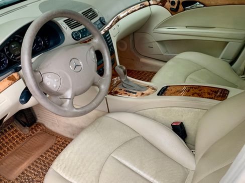 Used 2006 Mercedes-Benz E 320 E 320 CDI Sedan 4D image 6