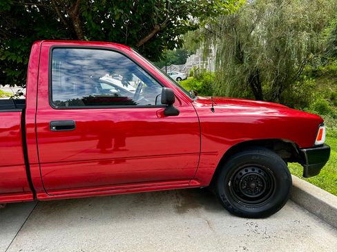 Used 1994 Toyota Pickup 2WD Regular Cab image 6