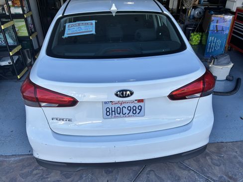 Used 2017 Kia Forte LX image 9