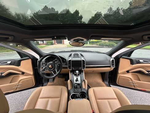 Used 2017 Porsche Cayenne AWD/4WD image 1