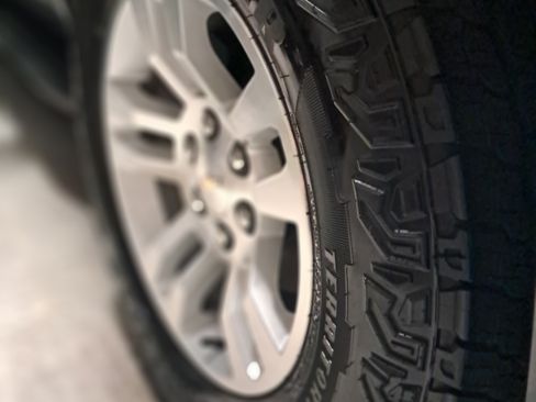 Used 2020 Chevrolet Suburban LT image 15