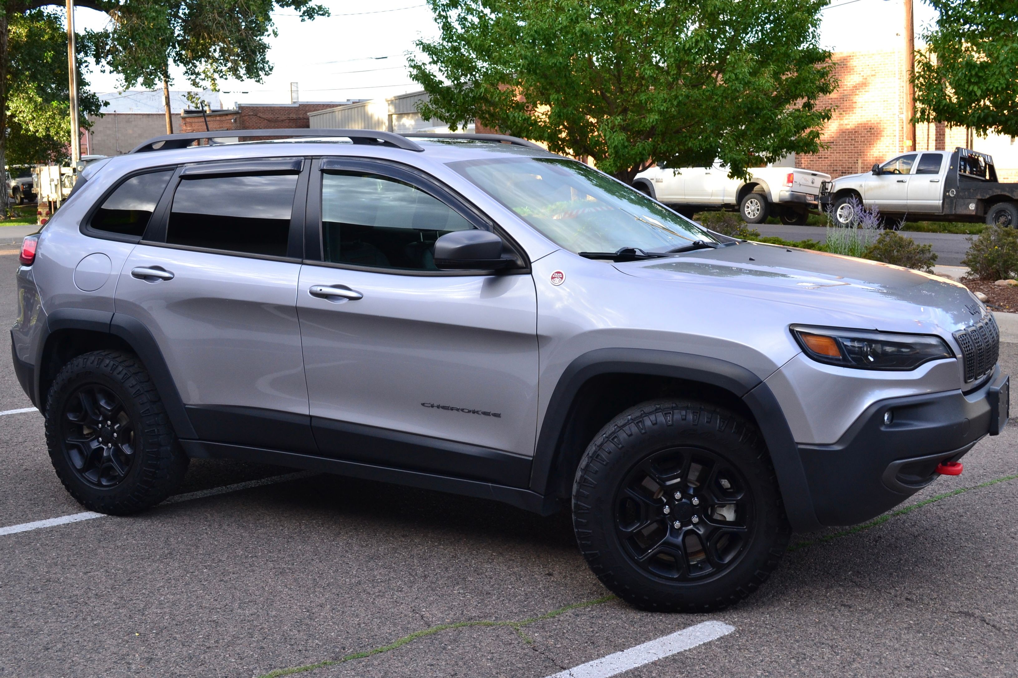 Used 2019 Jeep Cherokee Trailhawk w/ Comfort/Convenience Group AWD/4WD image 4