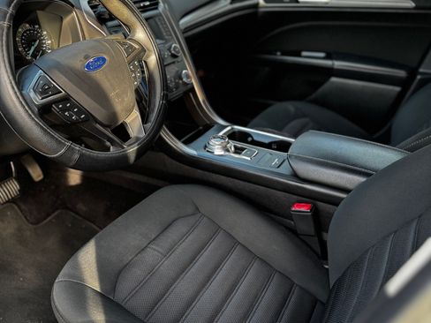Used 2017 Ford Fusion SE image 6