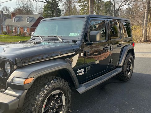 Used 2018 Jeep Wrangler Unlimited Sport S AWD/4WD image 2