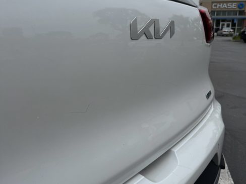 Used 2022 Kia Niro LXS image 15