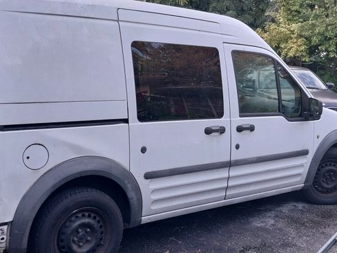Used 2010 Ford Transit Connect XL image 5