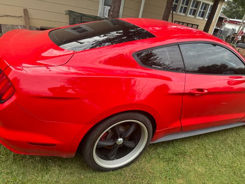Used 2015 Ford Mustang Coupe image 12