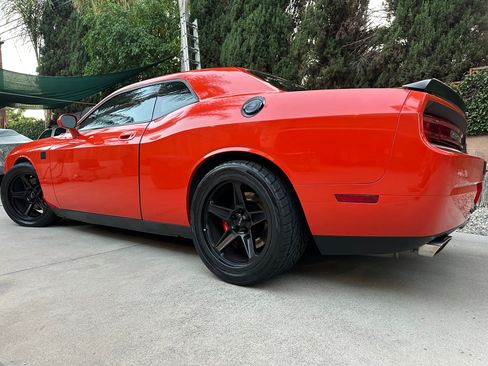 Used 2010 Dodge Challenger SRT8 w/ SRT Option Group II image 4