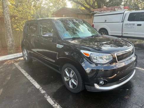 Used 2017 Kia Soul EV + image 5