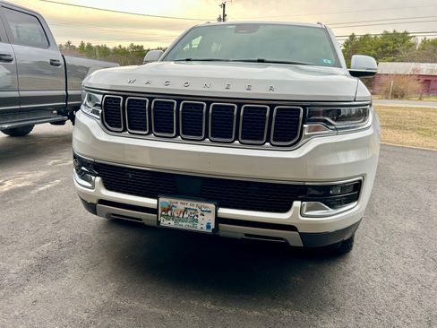 Used 2022 Jeep Wagoneer Series II AWD/4WD image 12