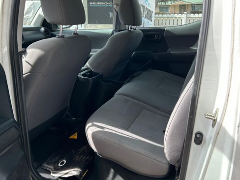 Used 2017 Toyota Tacoma SR image 10