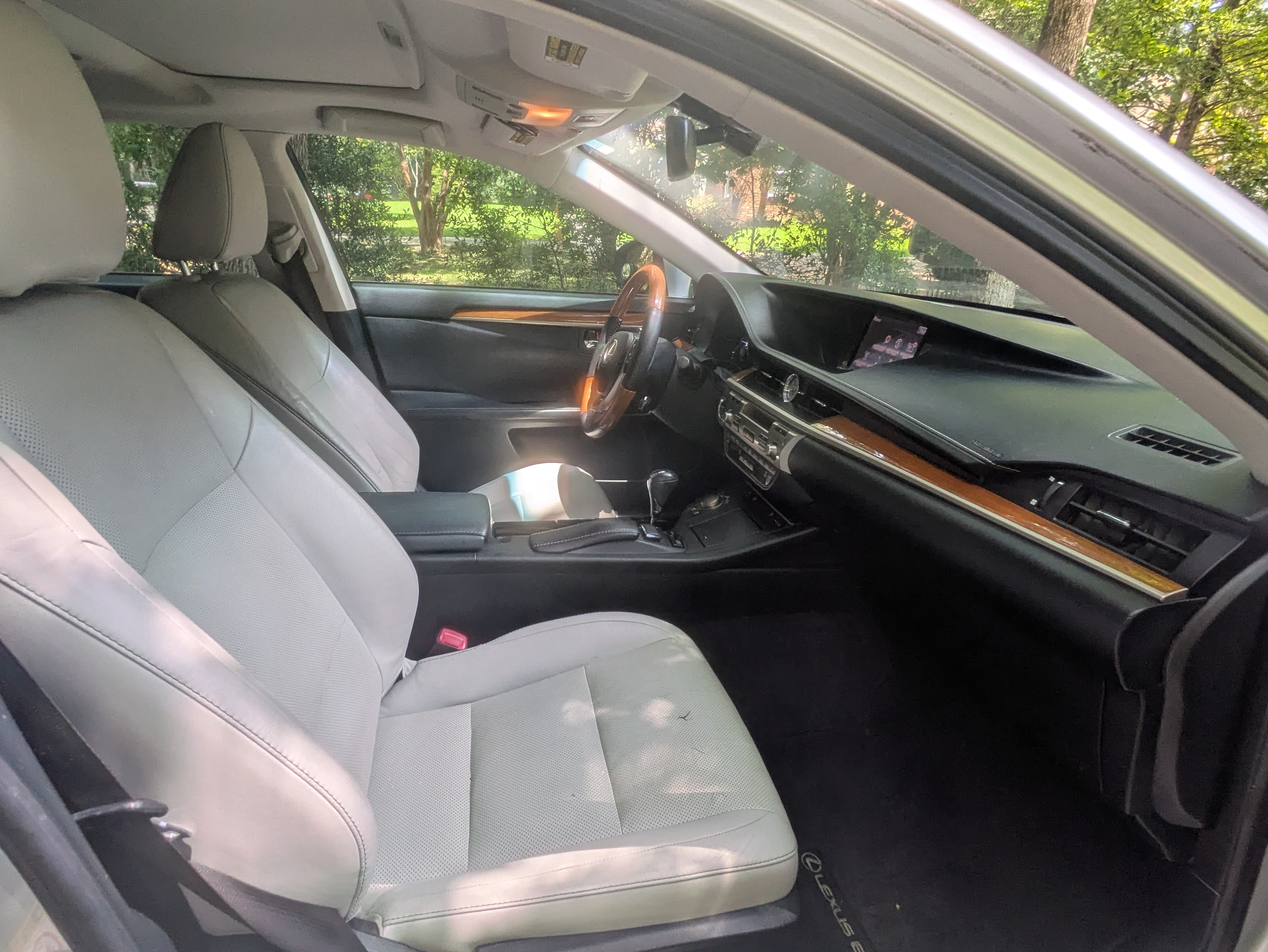 Used 2014 Lexus ES 300h w/ Luxury Package w/Bamboo Trim FWD image 5