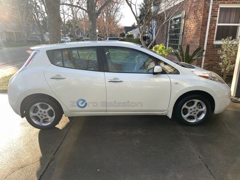 Used 2012 Nissan Leaf SL w/ Eco Design Pkg image 8