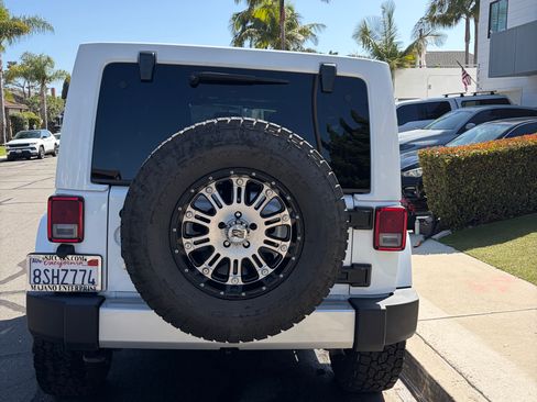 Used 2014 Jeep Wrangler Unlimited Sahara w/ Connectivity Group AWD/4WD image 6