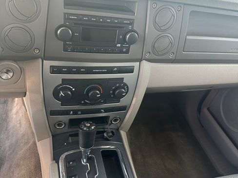 Used 2006 Jeep Commander 4WD image 12