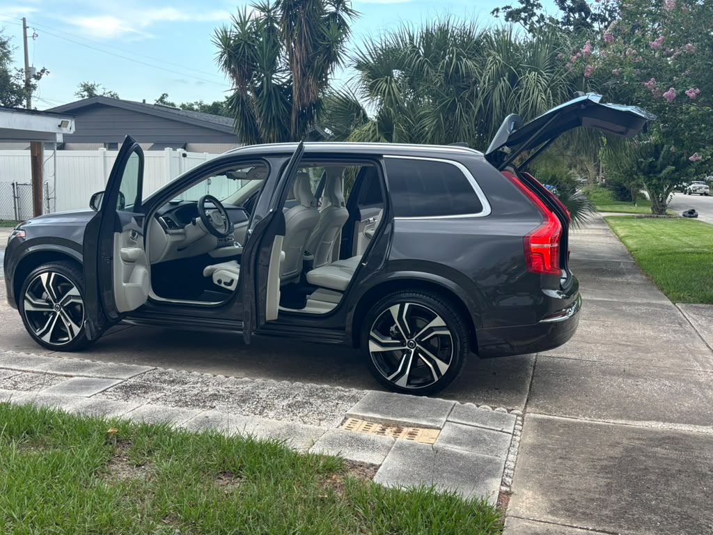 Used 2025 Volvo XC90 B6 Ultra w/ Lounge Package AWD/4WD image 10