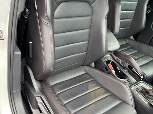 Used 2017 Volkswagen GTI SE FWD image 22