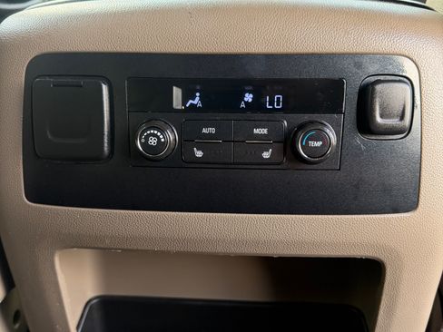 Used 2015 Chevrolet Suburban LTZ RWD image 13