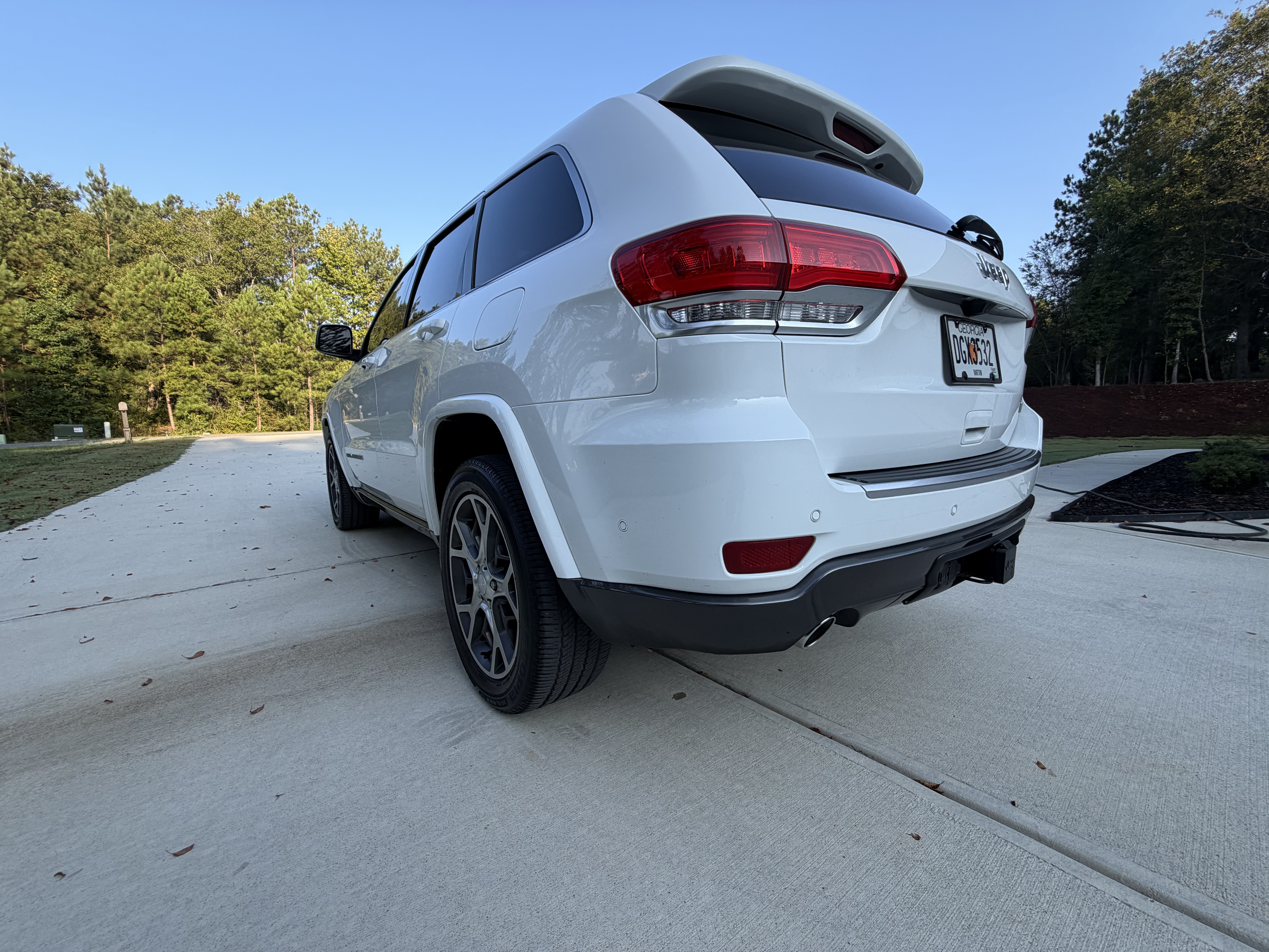 Used 2018 Jeep Grand Cherokee Limited RWD image 2