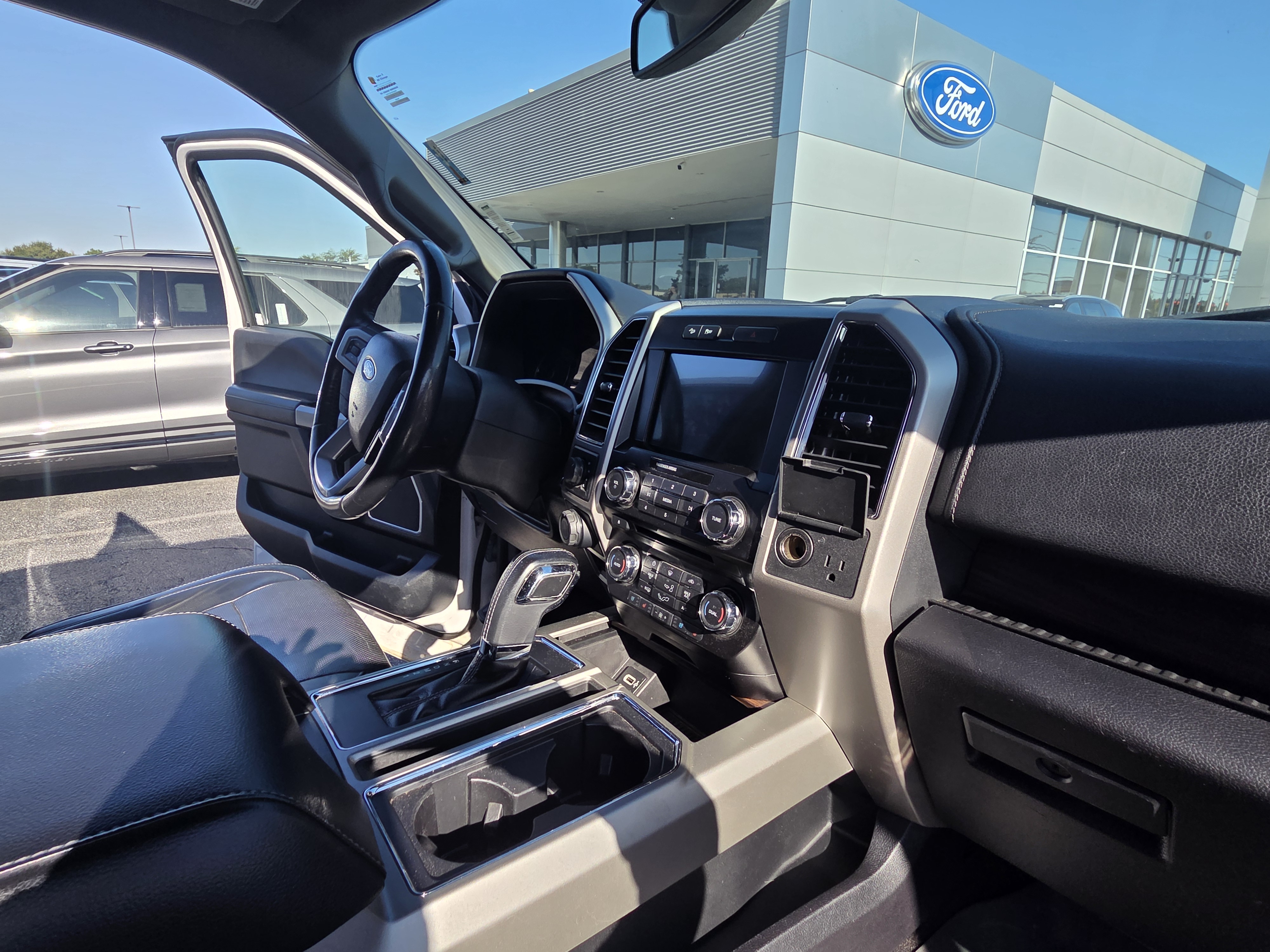 Used 2017 Ford F150 Lariat AWD/4WD image 8
