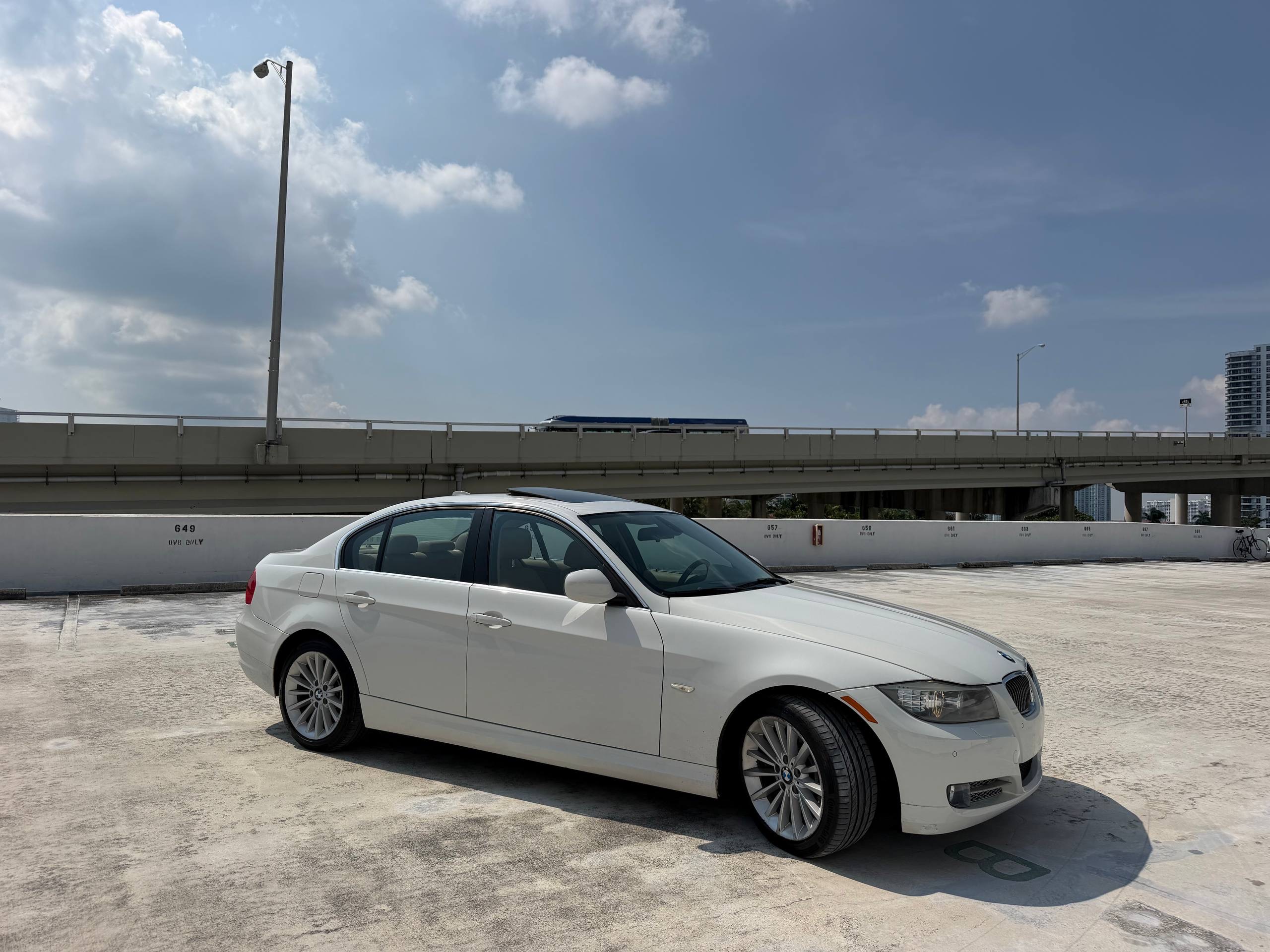 Used 2011 BMW 335d Sedan RWD image 2