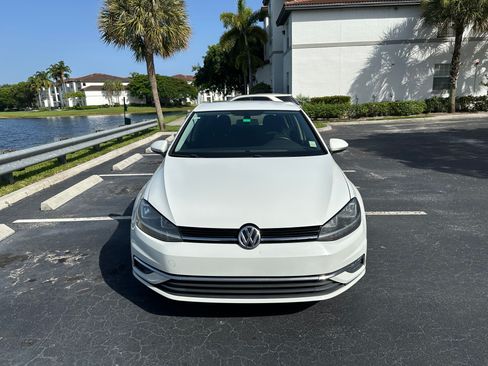 Used 2018 Volkswagen Golf S FWD image 2
