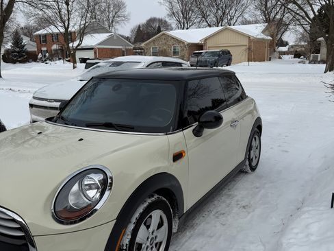 Used 2015 MINI Cooper 2-Door Hardtop image 10