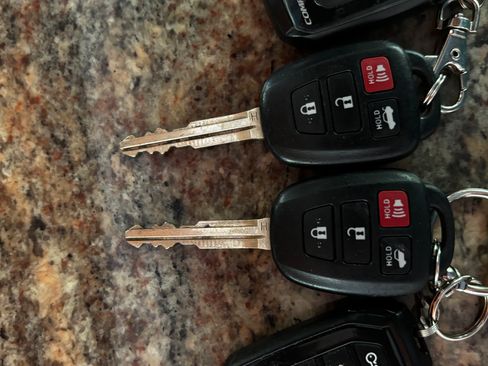 Used 2015 Toyota Corolla LE image 21