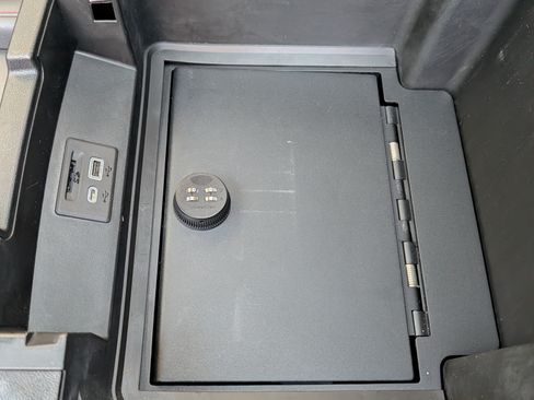 Used 2021 Chevrolet Suburban RST w/ Luxury Package image 21