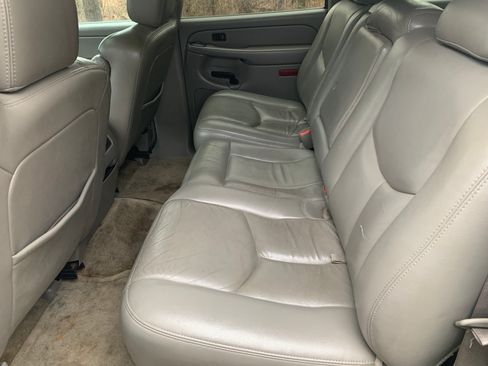 Used 2005 Chevrolet Suburban Z71 w/ Preferred Equipment Group image 13