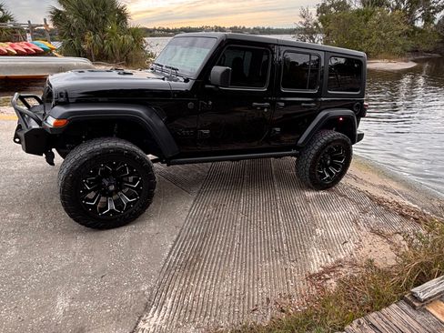 Used 2024 Jeep Wrangler Unlimited Sport image 17