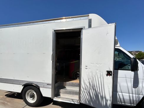 Used 2021 Ford E-350 and Econoline 350 Super Duty w/ Power Windows & Locks Group image 5