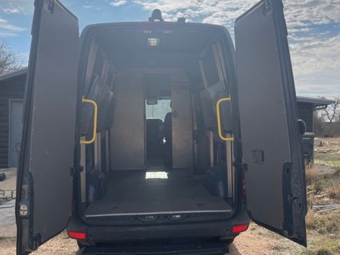 Used 2018 Mercedes-Benz Sprinter 2500 image 11