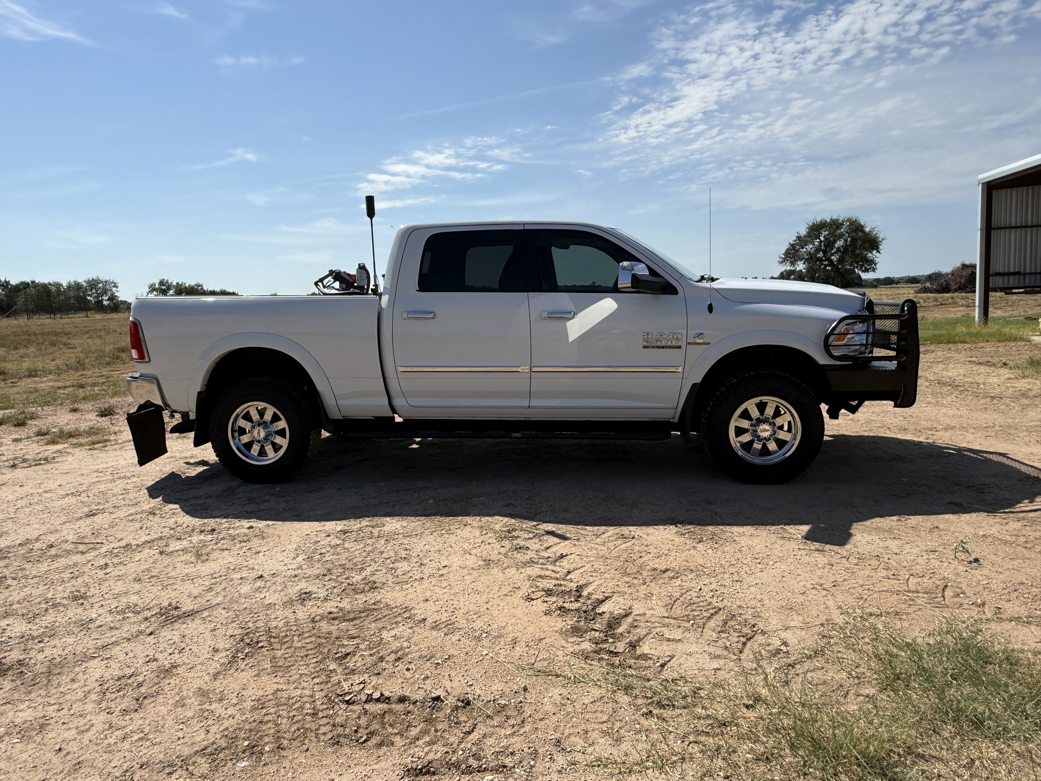 Used 2014 RAM 2500 Laramie AWD/4WD image 2