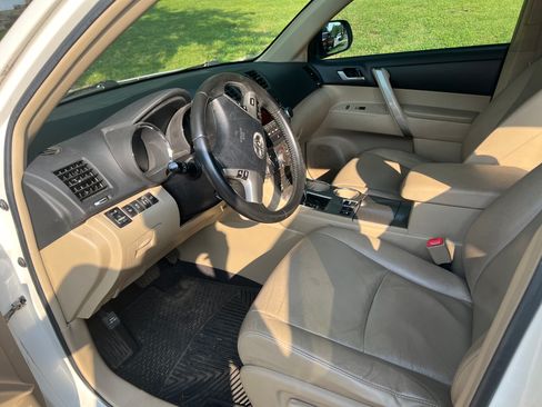 Used 2012 Toyota Highlander SE w/ Tow Pkg AWD/4WD image 10