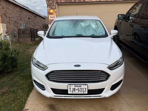 Used 2015 Ford Fusion SE image 1