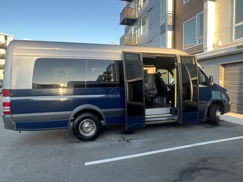 Used 2017 Mercedes-Benz Sprinter 3500 image 1