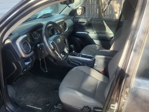 Used 2018 Toyota Tacoma SR5 image 4