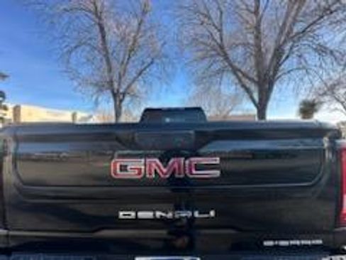 Used 2021 GMC Sierra 3500 Denali w/ Denali Ultimate Package image 4