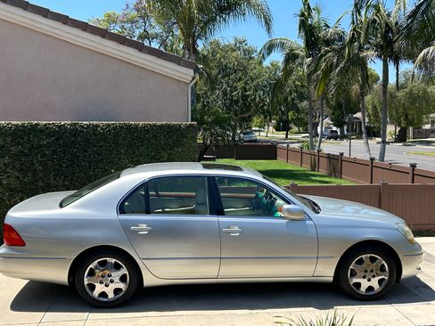 Used 2003 Lexus LS 430 RWD image 1