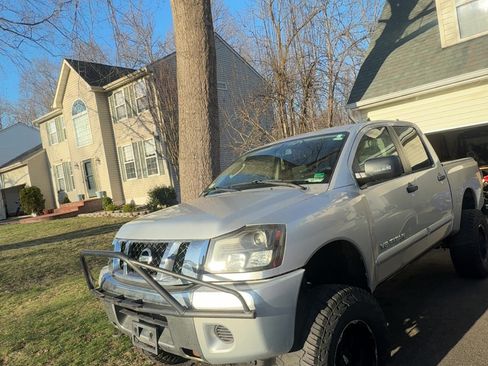 Used 2009 Nissan Titan SE w/ SE Drivers Convenience Pkg image 1