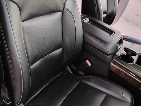 Used 2019 Chevrolet Suburban LT image 9