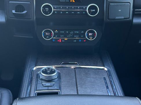Used 2021 Ford Expedition Limited image 20