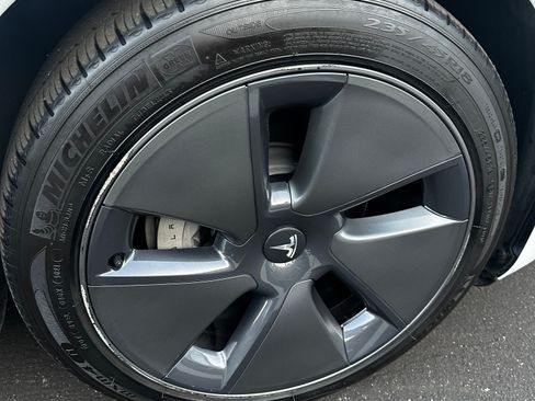 Used 2022 Tesla Model 3 Long Range AWD/4WD image 16