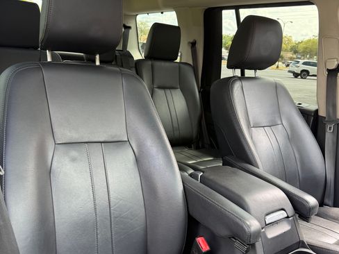 Used 2015 Land Rover LR4 HSE image 15