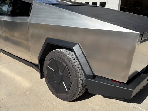 Used 2024 Tesla Cybertruck AWD Crew Cab image 6