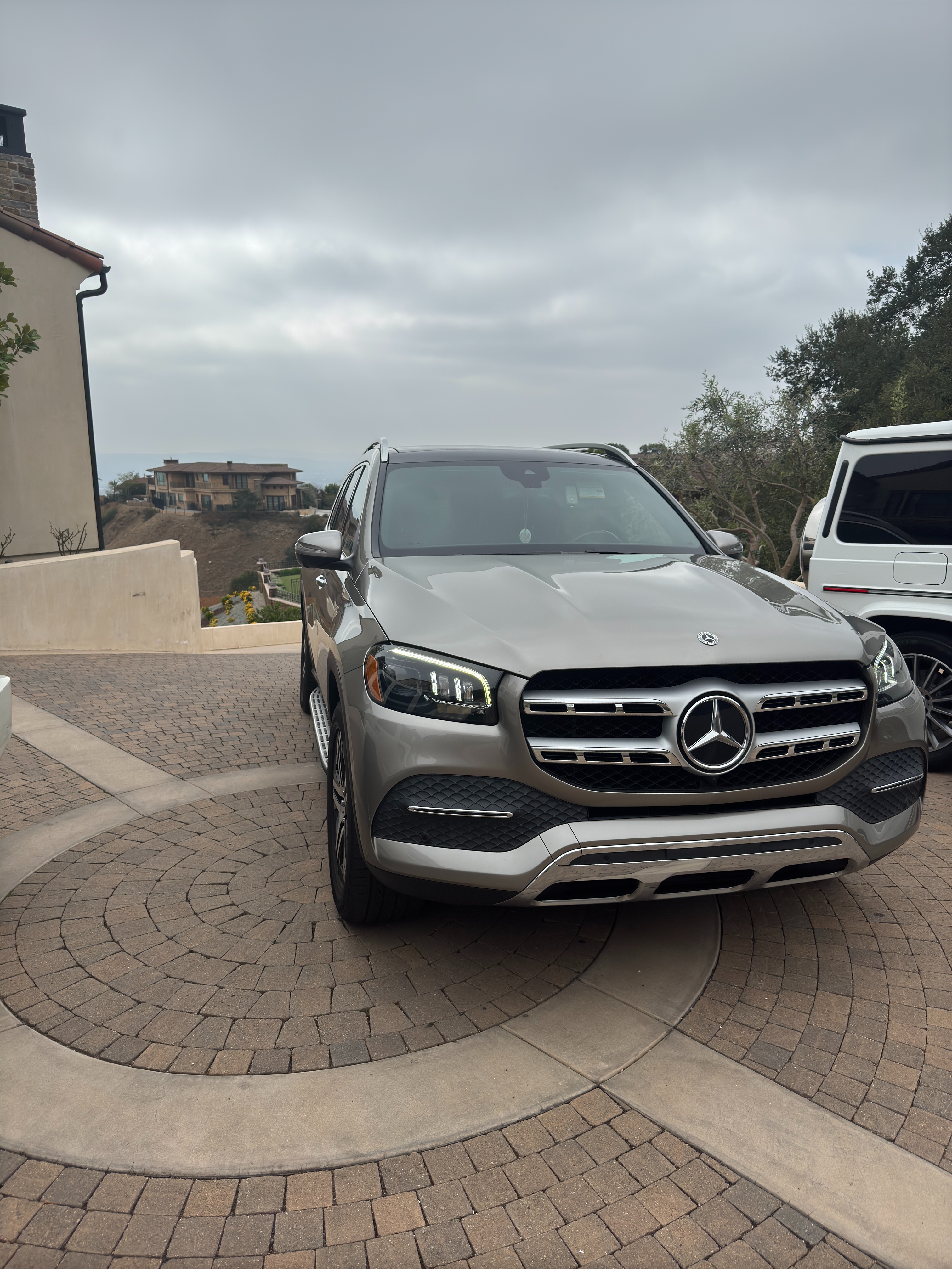 Used 2020 Mercedes-Benz GLS 450 4MATIC image 2