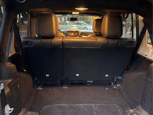 Used 2015 Jeep Wrangler Unlimited Sahara image 5