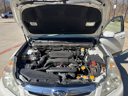 Used 2012 Subaru Outback 2.5i Limited image 12